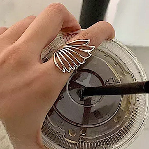 STERLING SILVER ANGEL WING & HOLLO OUT BUTTERFLY RING SET - Picture 4 of 8